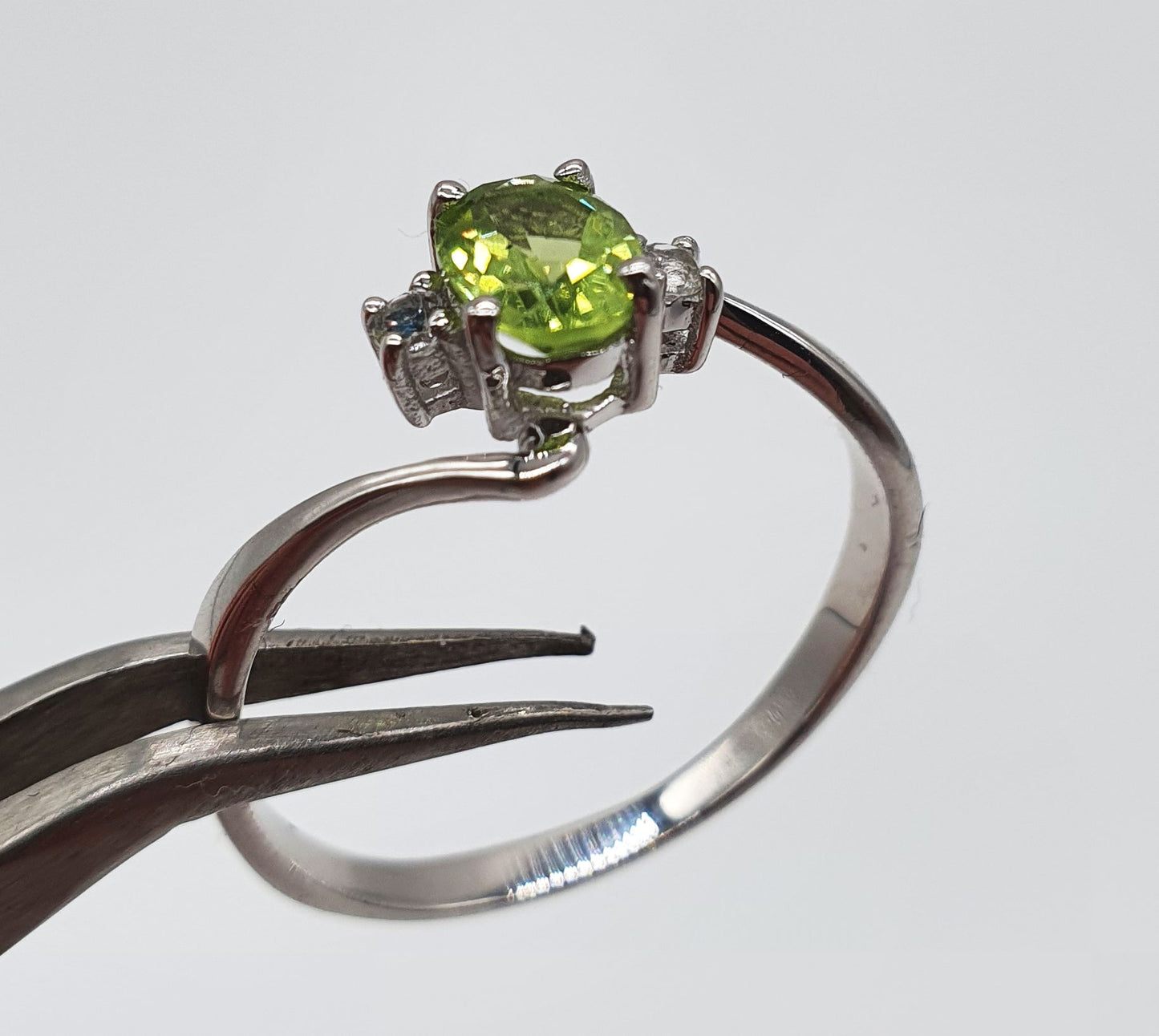 Genuine Peridot & White Topaz 925 Sterling Silver Engagement Ring Size 9.5