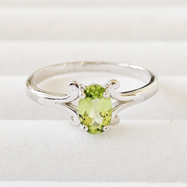 Natural Peridot White Gold Plt 925 Sterling Silver Victorian Swirl Solitair Ring
