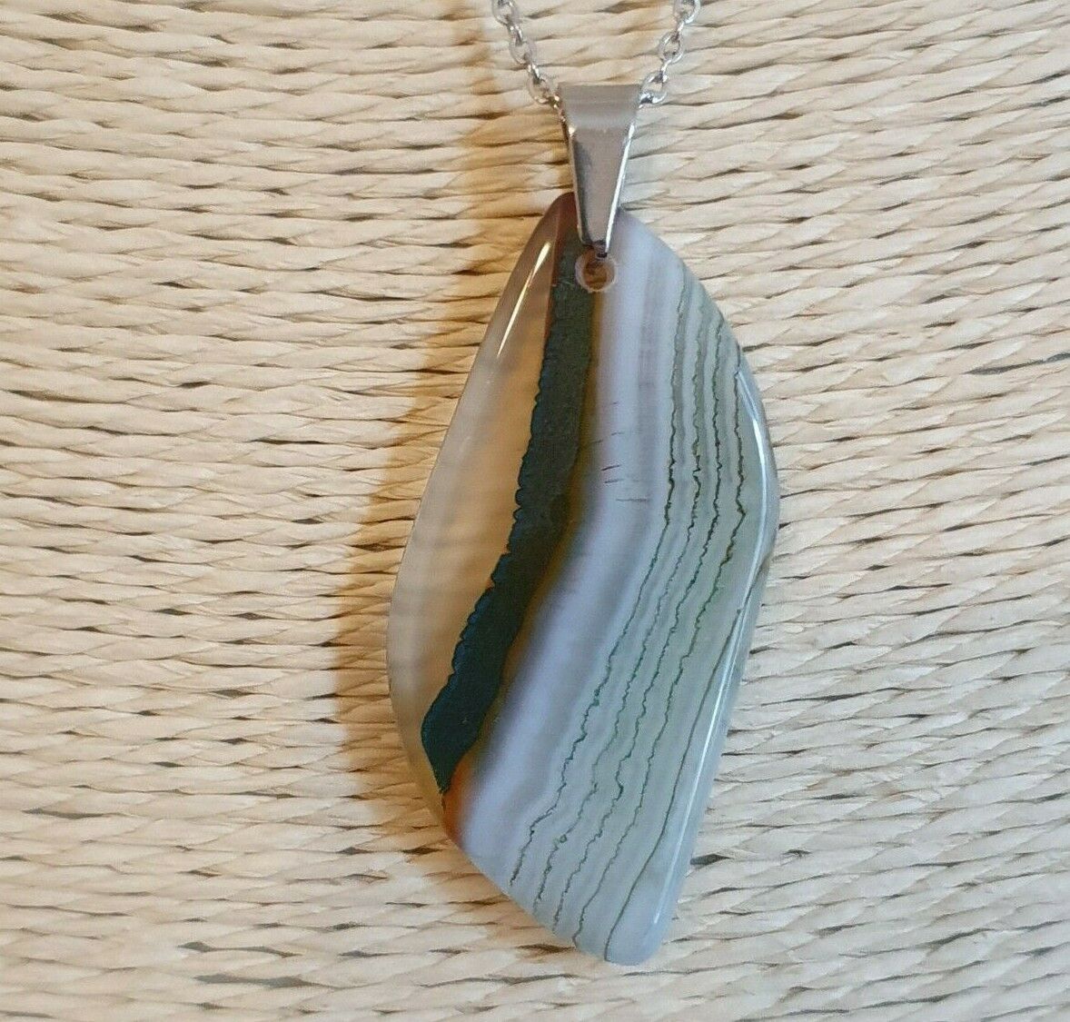 Green&White Stripes Onyx Agate Leaf Shape Pendant Stainless Steel Chain Necklace